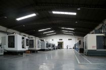 CNC數控機床廠家聊聊副工作臺沒貼住工作臺有什么好處和弊端？